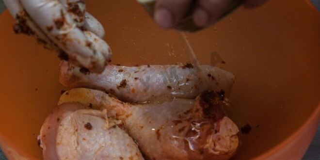 Рецепт куриных голеней с аджикой в слоеном тесте