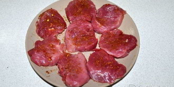 Рецепт медальонов из свиного филе с аджикой