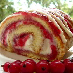 Рецепт Рулета с рикоттой и смородиновым джемом