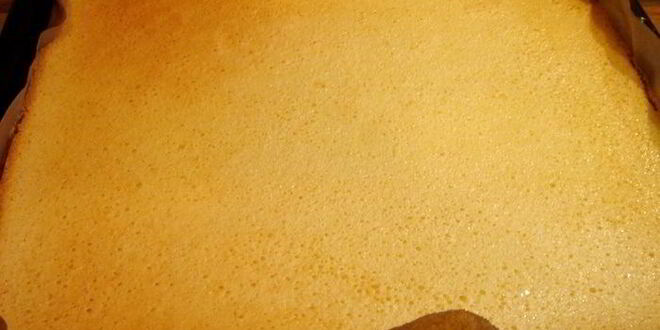 Рецепт рулета с рикоттой и смородиновым джемом