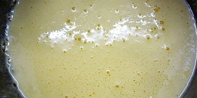 Рецепт шарлотта с ягодами и клубничным джемом