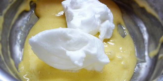 Рецепт шарлотта с ягодами и клубничным джемом