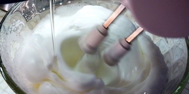 Рецепт шарлотта с ягодами и клубничным джемом