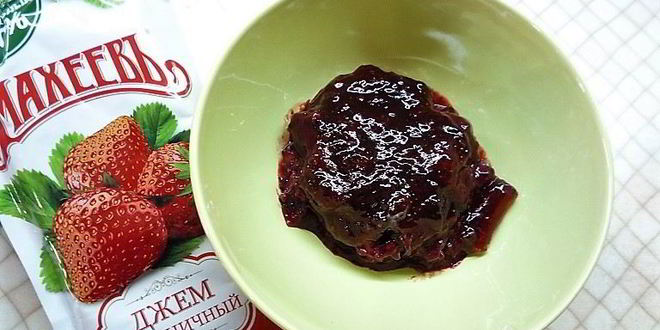 Рецепт шарлотта с ягодами и клубничным джемом