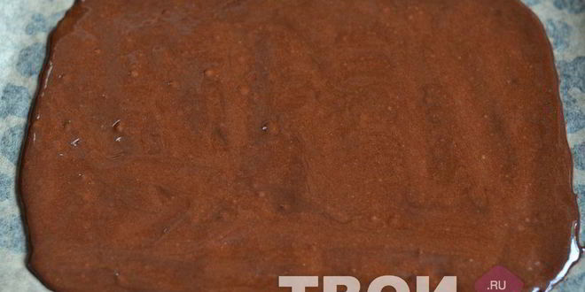 Рецепт шоколадного рулета с клюквенным джемом и шоколадным ганашем