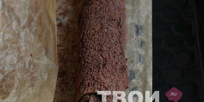 Рецепт шоколадного рулета с клюквенным джемом и шоколадным ганашем