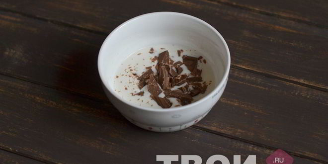 Рецепт шоколадного рулета с клюквенным джемом и шоколадным ганашем