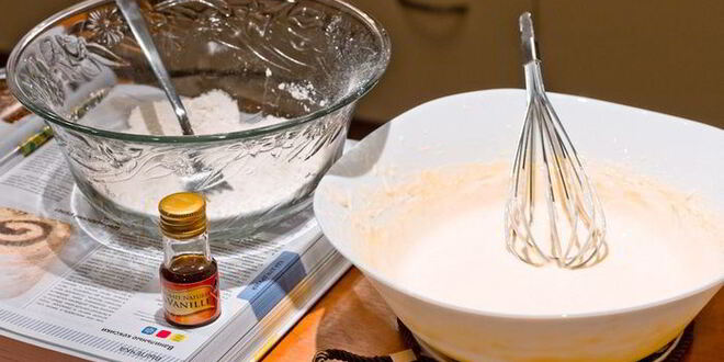 Рецепт швейцарского рулета с малиновым джемом