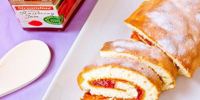 Рецепт швейцарского рулета с малиновым джемом