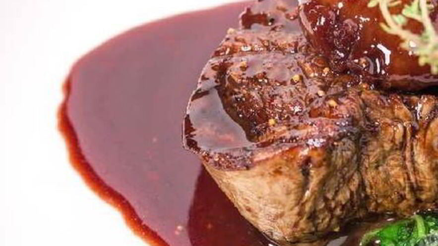 Рецепт сочной говядины с джемом из красной смородины