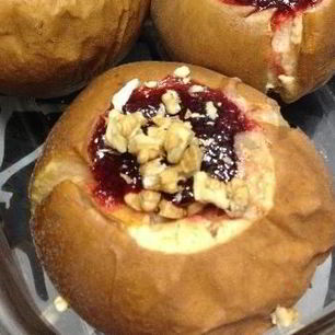 Рецепт Запеченных яблок с орехами и джемом