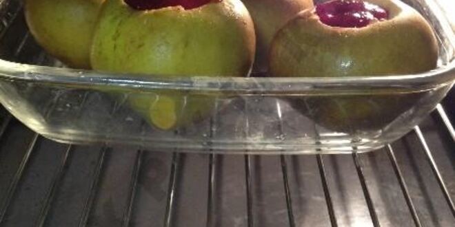 Рецепт запеченных яблок с орехами и джемом