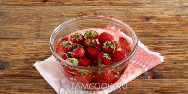 Рецепт клубничного компота с лимонной кислотой на зиму