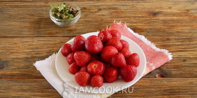 Рецепт клубничного компота с лимонной кислотой на зиму