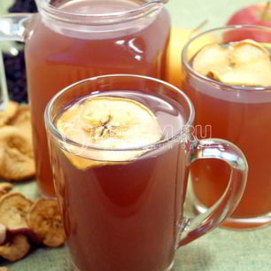 Рецепт Компота из сушеных яблок с ягодами