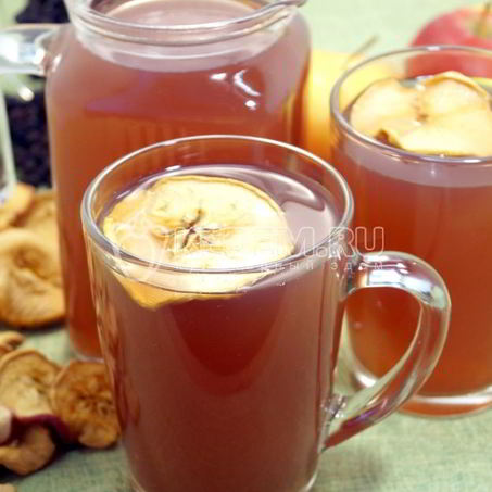 Рецепт Компота из сушеных яблок с ягодами