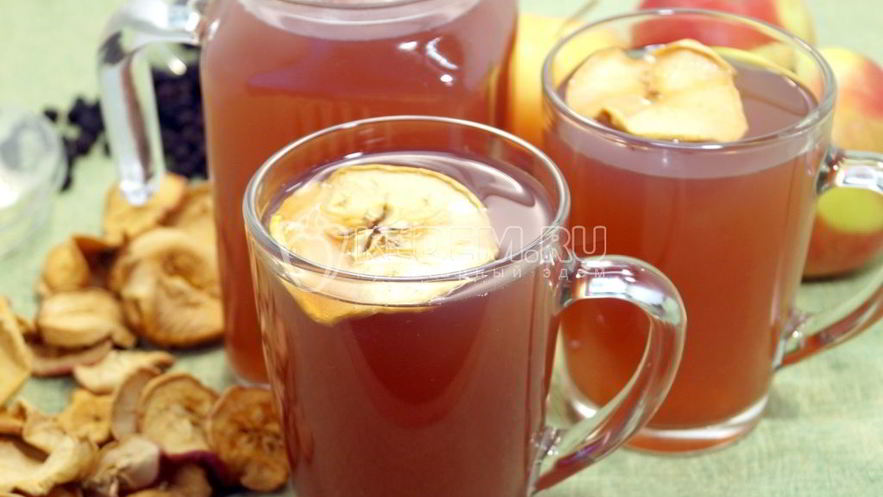 Рецепт компота из сушеных яблок с ягодами