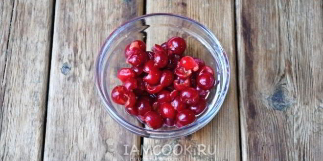 Рецепт компота из вишни и крыжовника