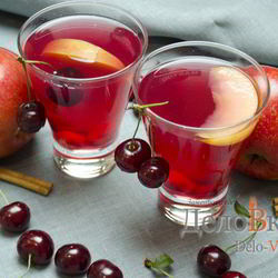 Рецепт Компота из вишни и яблок с корицей