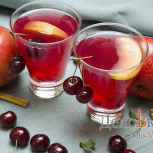 Рецепт Компота из вишни и яблок с корицей