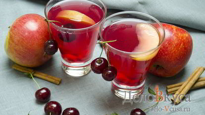 Рецепт Компота из вишни и яблок с корицей