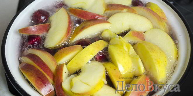 Рецепт компота из вишни и яблок с корицей