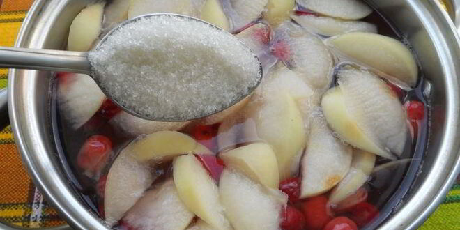 Рецепт компота из яблок и кизила с мятой