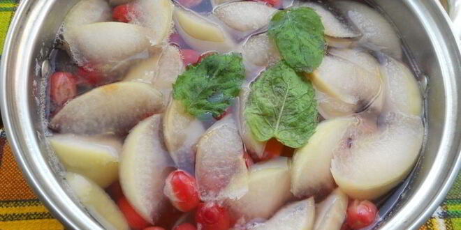 Рецепт компота из яблок и кизила с мятой