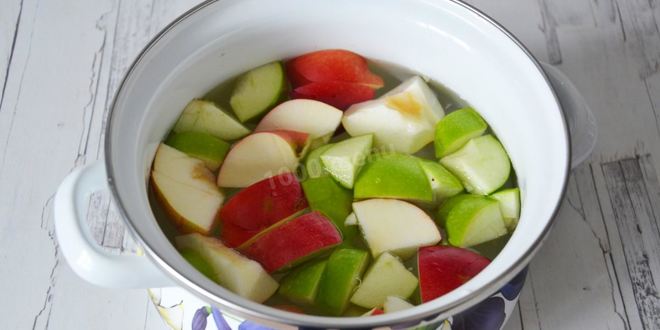 Рецепт компота из яблок и клюквы