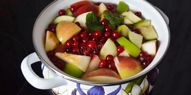 Рецепт компота из яблок и клюквы