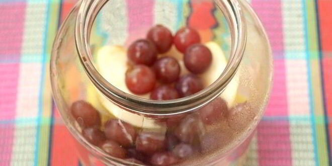 Рецепт компота из яблок с виноградом на зиму