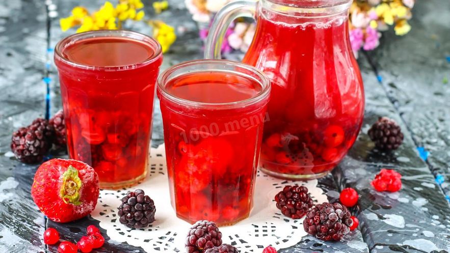 Рецепт компота из замороженных ягод клубники, ежевики, брусники