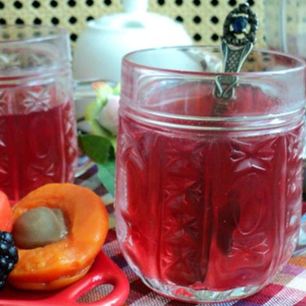 Рецепт Компота со сливой, клюквой и вишней