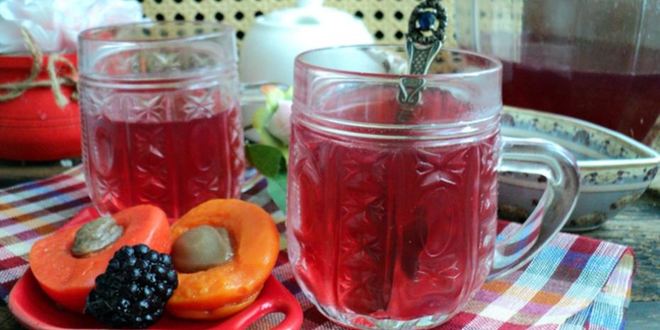 Рецепт компота со сливой, клюквой и вишней