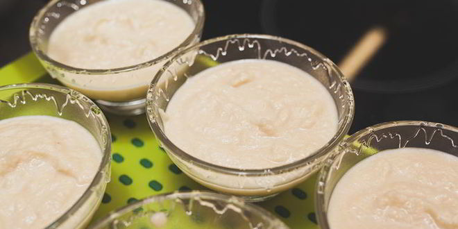 Рецепт миндального крема с вишневым компотом