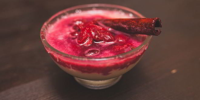 Рецепт миндального крема с вишневым компотом