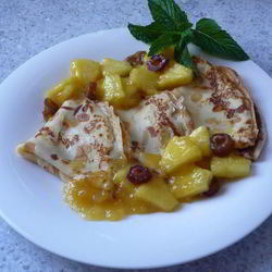 Рецепт Миндальных блинчиков с компотом из ананаса, фиников и ванили