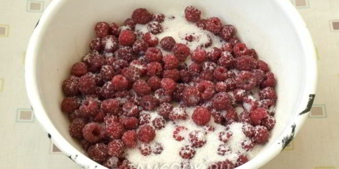 Рецепт малины в собственном соку на зиму