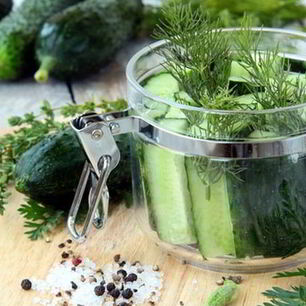 Рецепт Быстрых малосольных огурцов с горчицей