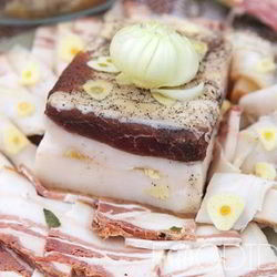 Рецепт Соленого сала с чесноком