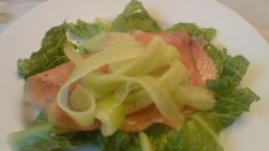 Рецепт соленого лосося с огурцом