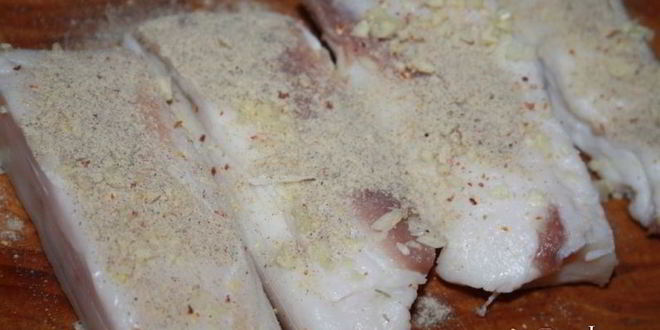 Рецепт вкусного домашнего сала с чесноком и белым перцем