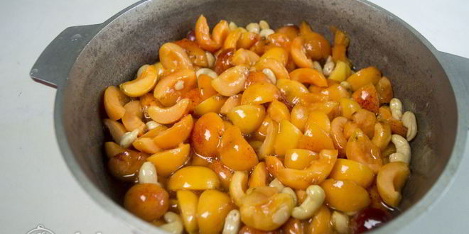 Рецепт абрикосового варенья с орехами