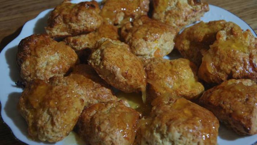 Рецепт булочек с курагой и имбирным вареньем