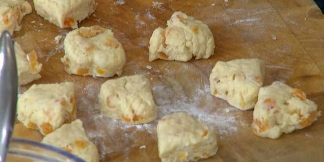 Рецепт булочек с курагой и имбирным вареньем