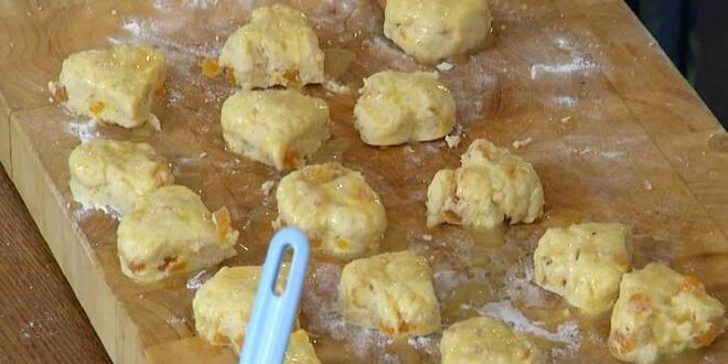 Рецепт булочек с курагой и имбирным вареньем