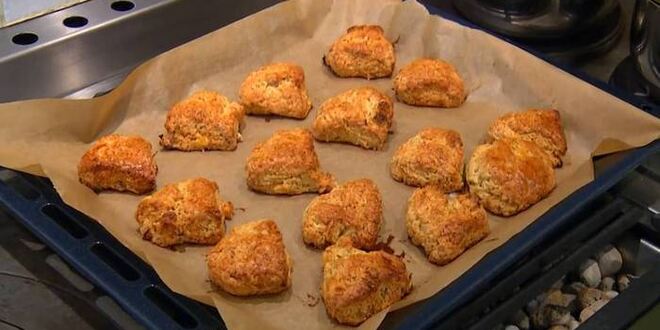 Рецепт булочек с курагой и имбирным вареньем