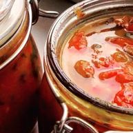 Рецепт Конфитюра из томатов с яблоком, базиликом и специями