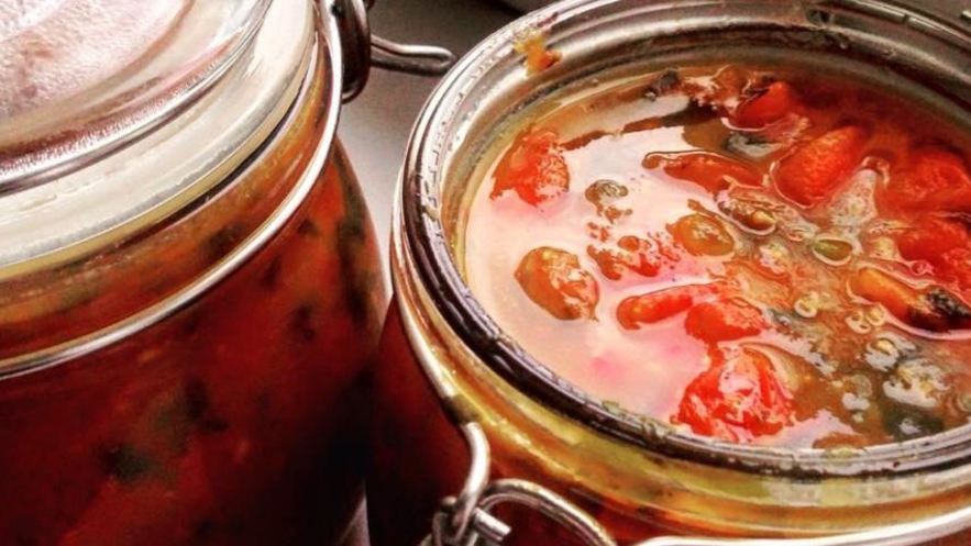 Рецепт конфитюра из томатов с яблоком, базиликом и специями