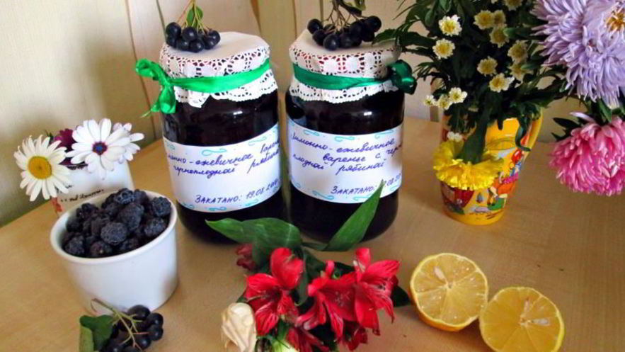 Рецепт лимонно-ежевичного варенье с черноплодной рябиной